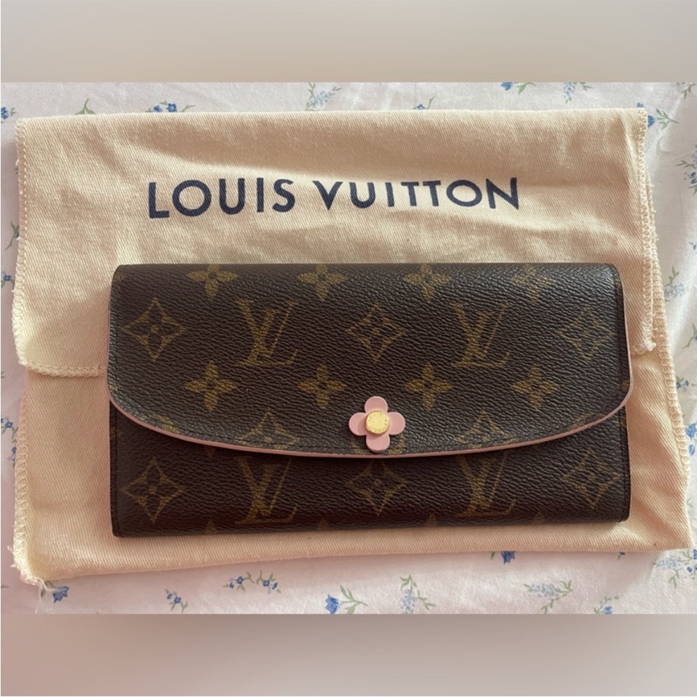 Authentic LV Wallet Emilie in Monogram